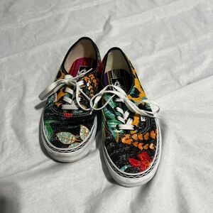 Vans Crayola Multicolor Low Tops. Men’s 5.5 Women’s 7